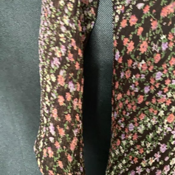 NWT" CORAL"  FLORAL  TOP /BLOUSE   V -NECK - Picture 2 of 4